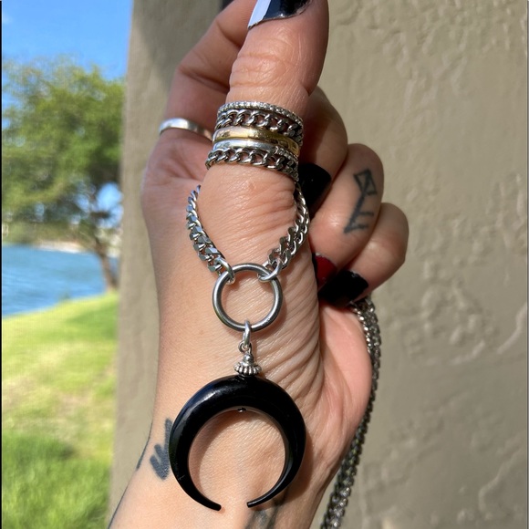 Black carved horn upside down moon lunula design Stainless steel choker necklace - Picture 10 of 14